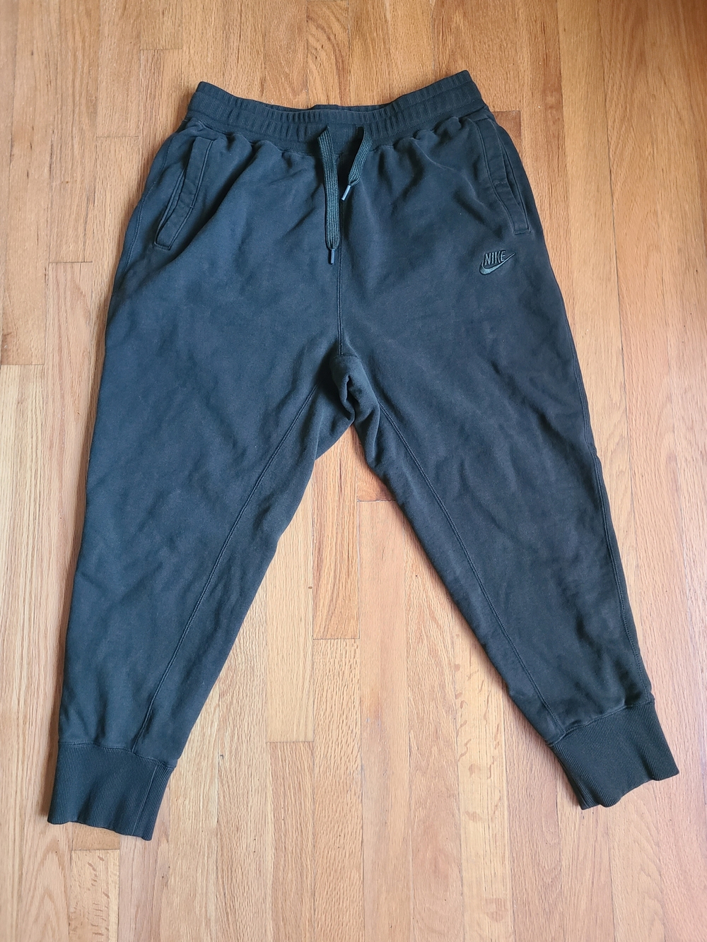 Nike Men's Classic Fleece Joggers in Sequoia Green